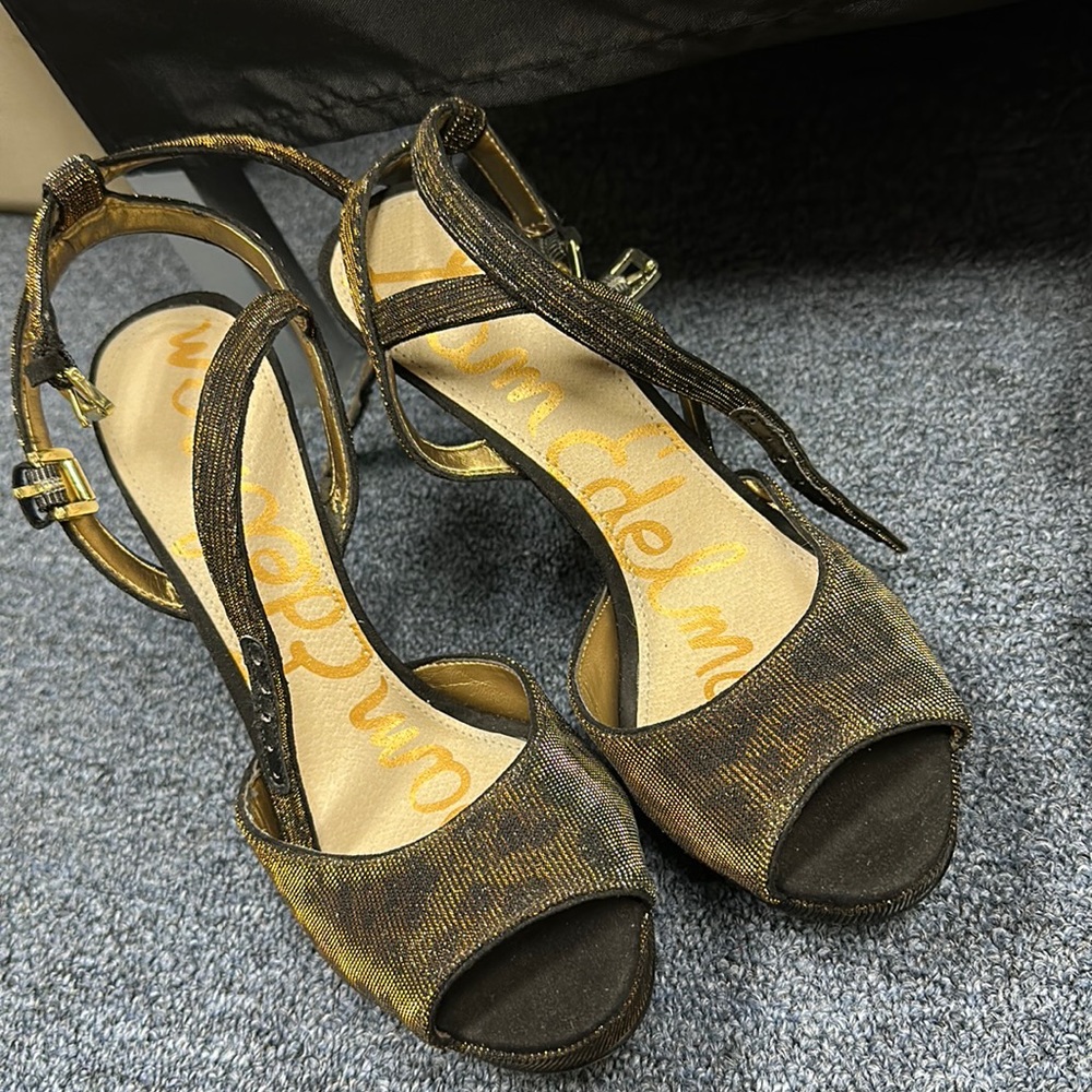 Black and gold leopard print 8.5 never worn